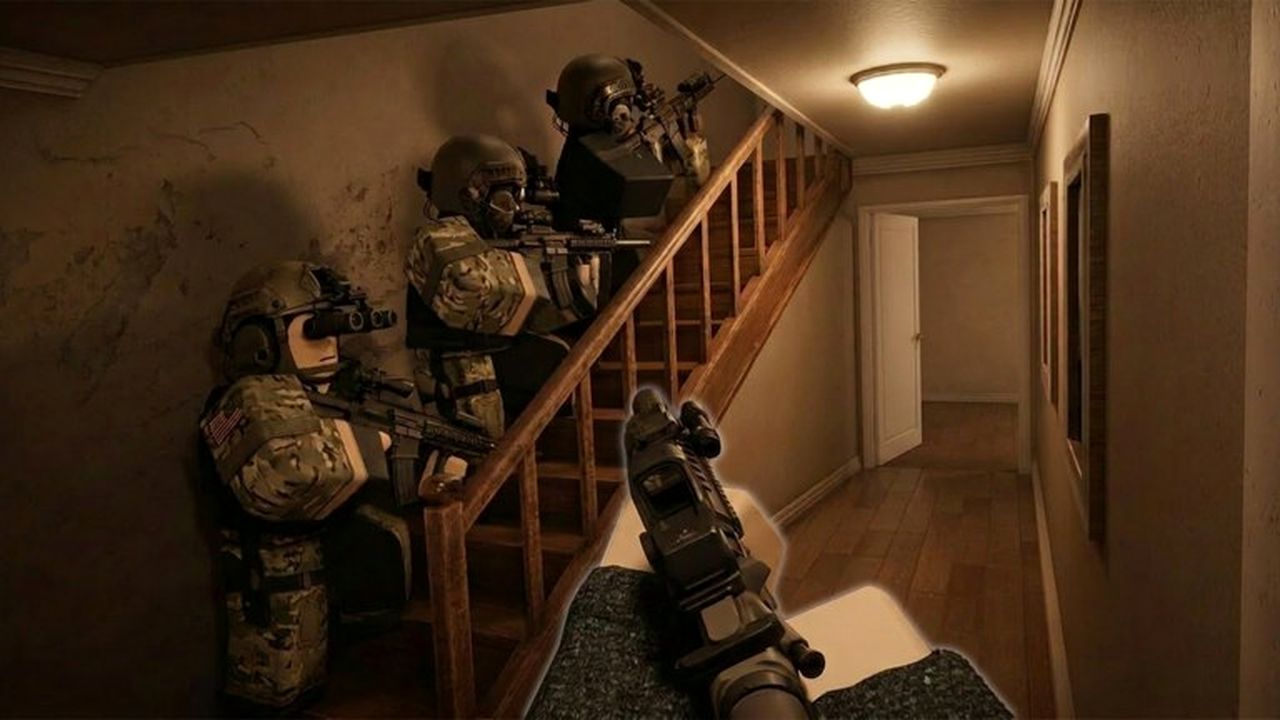 Tactical: Swat Simulator officers clearing a stairwell at night